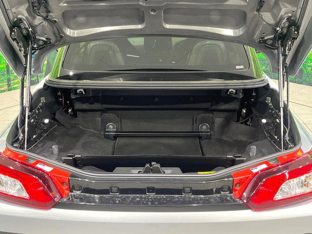 ���i�̂���������ʋ΁A���}���ɏ\���ȉ׎��X�y�[�X���m�ۂ��Ă���܂��B�傫�ȉו��̐ύڂ��\�ł���