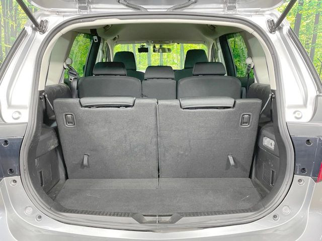 ���i�̂���������ʋ΁A���}���ɏ\���ȉ׎��X�y�[�X���m�ۂ��Ă���܂��B�Z�J���h�V�[�g��|���ƁA�傫�ȉו��̐ύڂ��\�ł���