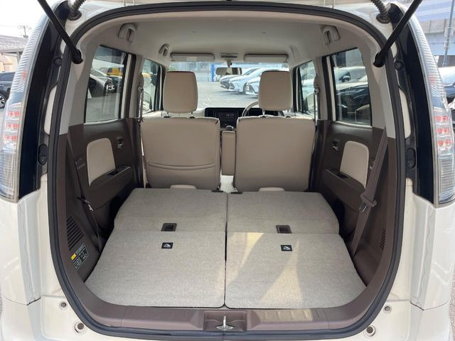 普段のお買い物や通勤、送迎等に十分な荷室スペースを確保しております。セカンドシートを倒すと、大きな荷物の積載も可能です♪