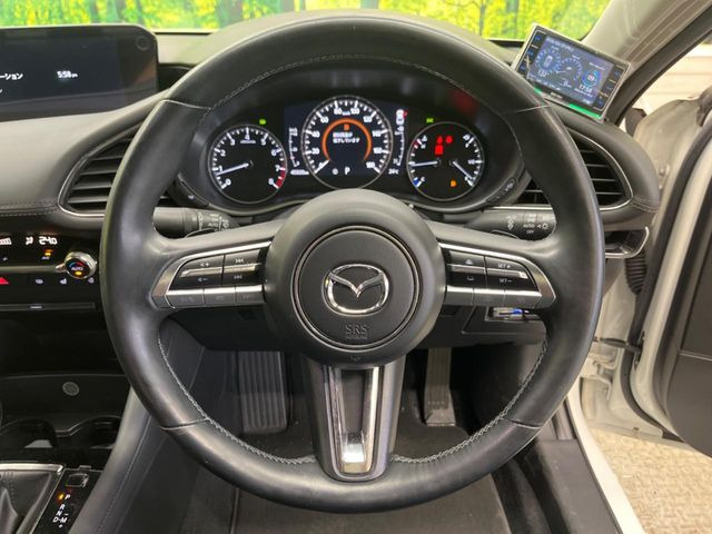 �y�X�}�[�g�u���[�L�T�|�[�g�z���s���ɑO���̎ԗ�����F�����A�Փ˂������Ȏ��͌x��ƃu���[�L�ŏՓˉ���Ɣ�Q�y�����A�V�X�g�B�����S�Ƀh���C�u�����y���݂��������܂��B