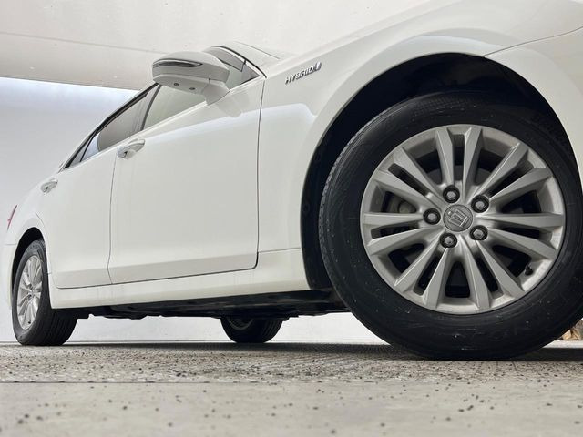 �y����16�C���`�A���~�z�C�[���z�O�ςɃ}�b�`���������A���~�z�C�[���𑕒����Ă���܂��B�e��ЊO�A���~�z�C�[����A�X�^�b�h���X�^�C�����戵�����Ă���܂��B���񂲑��k����������