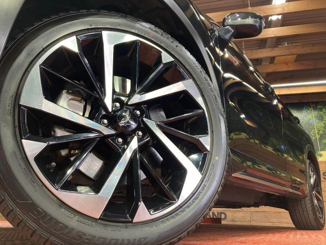 【純正20インチアルミホイール】外観にマッチした純正アルミホイールを装着しております。各種社外アルミホイールや、スタッドレスタイヤも取扱いしております。是非ご相談ください♪