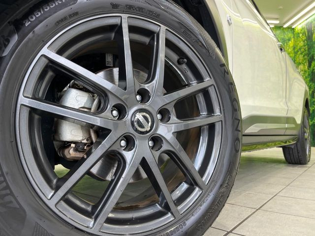 【純正17インチアルミホイール】外観にマッチした純正アルミホイールを装着しております。各種社外アルミホイールや、スタッドレスタイヤも取扱いしております。是非ご相談ください♪