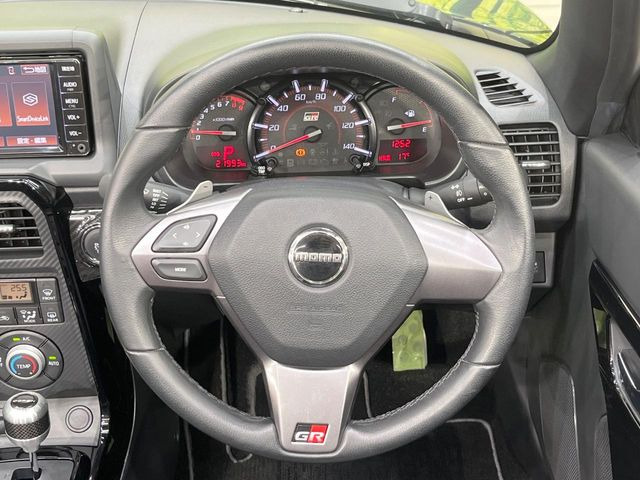 �y�����v�����X�e�A�����O�z�㎿�Ȋv���g�p���邱�ƂŁA��ɂ����������݂ƂĂ��^�]���₷���n���h���ł���