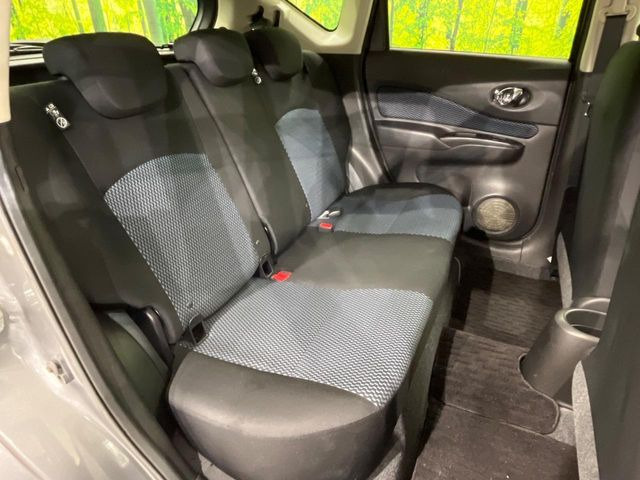 後部座席も気になるようなキズ・汚れやへたり等、大きなダメージはなく、良好な状態です。