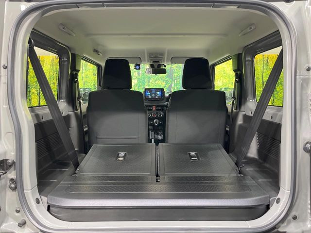 ���i�̂���������ʋ΁A���}���ɏ\���ȉ׎��X�y�[�X���m�ۂ��Ă���܂��B�Z�J���h�V�[�g��|���ƁA�傫�ȉו��̐ύڂ��\�ł���