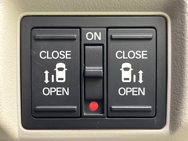 �y�����X���C�h�h�A�z���ԏ�ŗׂ̎ԂƂ̊Ԋu���������ɂ������A�X���C�h�h�A�Ȃ���S!�h�A�I�[�v������������炸�A�J�������L���̂ŏ��~�肪�Ƃ��Ă��ȒP�ł��B�傫�ȉו��̏o���������Ȃ���\��