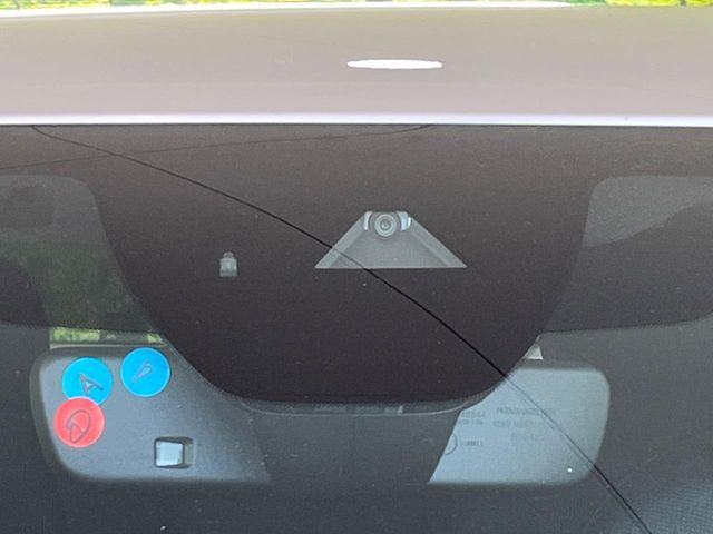 �yi-ACTIVESENSE�z���s���ɑO���̎ԗ�����F�����A�Փ˂������Ȏ��͌x��ƃu���[�L�ŏՓˉ���Ɣ�Q�y�����A�V�X�g�B�����S�Ƀh���C�u�����y���݂��������܂��B