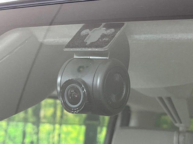 【ドライブレコーダー】ドライブレコーダー装備!走行中はもちろん、あおり運転や事故に遭遇した際、映像で記録し、万一のリスクに備えます。※記録用SDカードはお客様ご自身でご準備いただく必要があります。