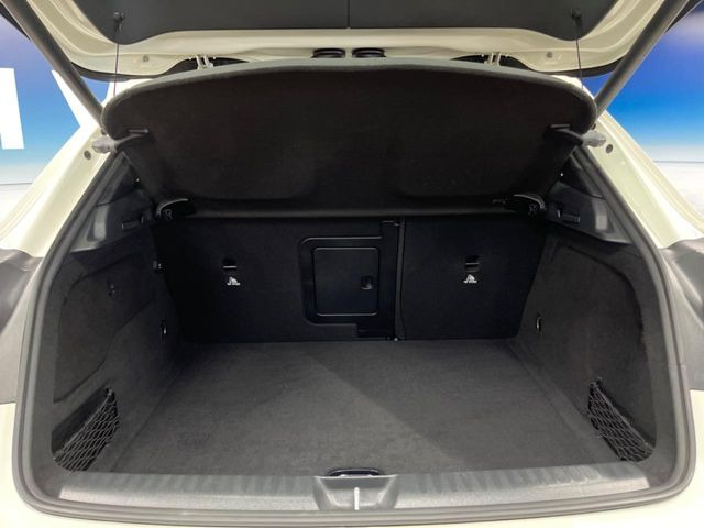 ●トランクルーム:趣味が広がる収容スペース!これだけの広さがあればお買い物やレジャーなどにも最適です!使用感も少なくきれいな状態を維持しております。