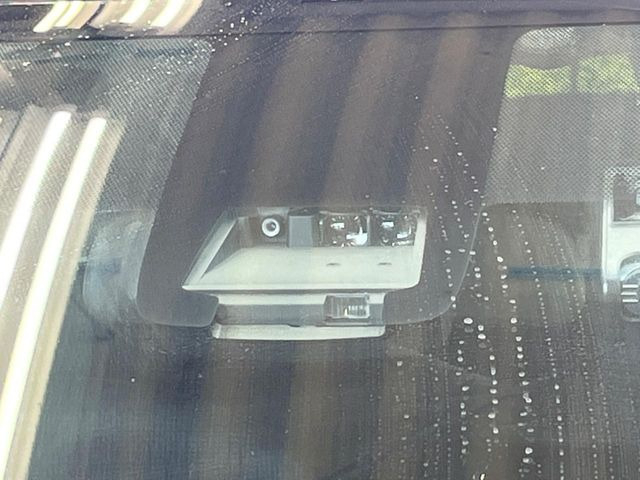 �y�g���^�Z�[�t�e�B�Z���X�z���s���ɑO���̎ԗ�����F�����A�Փ˂������Ȏ��͌x��ƃu���[�L�ŏՓˉ���Ɣ�Q�y�����A�V�X�g�B�����S�Ƀh���C�u�����y���݂��������܂��B