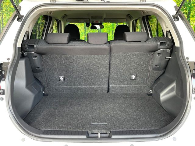 ���i�̂���������ʋ΁A���}���ɏ\���ȉ׎��X�y�[�X���m�ۂ��Ă���܂��B�Z�J���h�V�[�g��|���ƁA�傫�ȉו��̐ύڂ��\�ł���