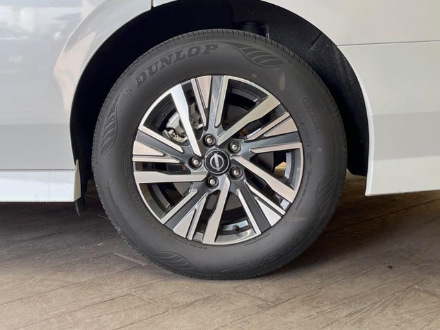 �y����16�C���`�A���~�z�C�[���z�O�ςɃ}�b�`���������A���~�z�C�[���𑕒����Ă���܂��B�e��ЊO�A���~�z�C�[����A�X�^�b�h���X�^�C�����戵�����Ă���܂��B���񂲑��k����������