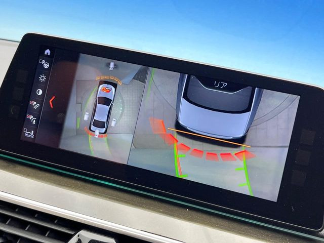 ���p�m���~�b�N�r���[���j�^�[:��p�̃J�����ɂ��A�ォ�猩���낵���悤�Ȏ��_��360�x�N���}�̎��͂��m�F���邱�Ƃ��ł��܂������p�������m�F���₷���A�����ꏊ�ł̐؂�Ԃ��⒓�Ԃ��X���[�Y�ɍs���܂��B