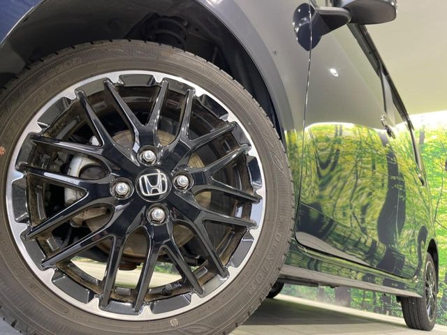 【純正15インチアルミホイール】外観にマッチした純正アルミホイールを装着しております。各種社外アルミホイールや、スタッドレスタイヤも取扱いしております。是非ご相談ください♪