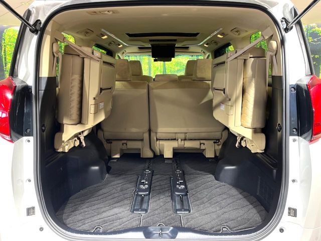 ���i�̂���������ʋ΁A���}���ɏ\���ȉ׎��X�y�[�X���m�ۂ��Ă���܂��B�Z�J���h�V�[�g��|���ƁA�傫�ȉו��̐ύڂ��\�ł���