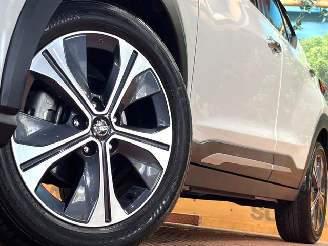 【17インチアルミホイール】外観にマッチしたアルミホイールを装着しております。各種アルミホイールや、スタッドレスタイヤも取扱いしております。是非ご相談ください♪