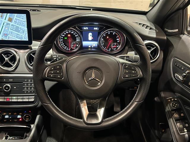 GLAクラスGLA220 4マチック 4WD