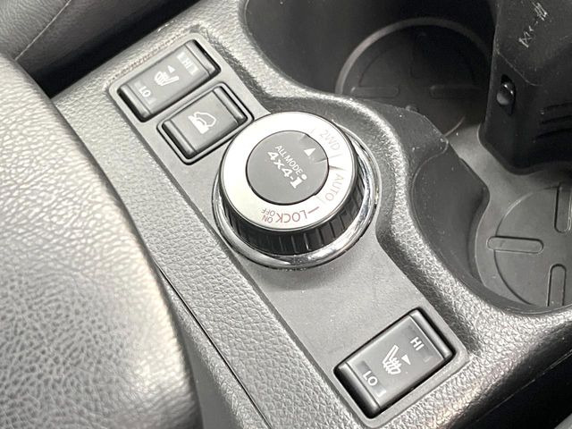 �y�I�[�����[�h4&times;4�z2WD/4WD���[�h����y�ɐ؂�ւ��\�B�R��d����2WD�A�X�^�b�N���ɖ𗧂�LOCK�AAUTO���[�h�ł�4WD�̔z���������Œ������A�H�ʏ󋵂��킸���肵��������T�|�[�g�B