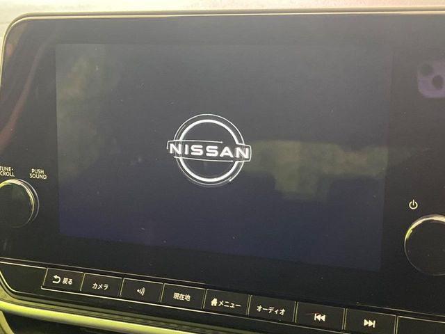 【メーカー純正ナビ】インテリアに溶け込むスタイリッシュな「専用設計」メーカーナビを装備♪視認性や操作性など基本性能にも優れ、より上質なカーライフをお楽しみいただけます。