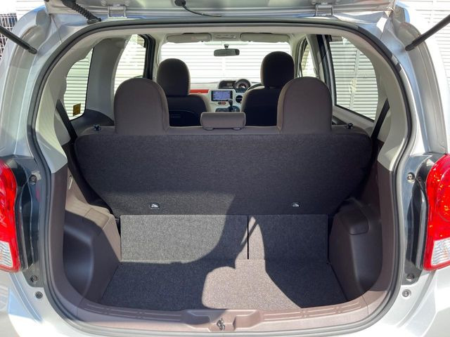 普段のお買い物や通勤、送迎等に十分な荷室スペースを確保しております。セカンドシートを倒すと、大きな荷物の積載も可能です♪