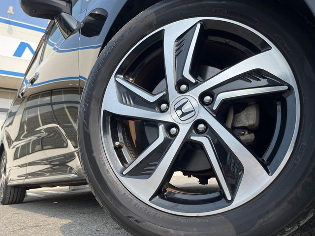 �y����17�C���`�A���~�z�C�[���z�O�ςɃ}�b�`���������A���~�z�C�[���𑕒����Ă���܂��B�e��ЊO�A���~�z�C�[����A�X�^�b�h���X�^�C�����戵�����Ă���܂��B���񂲑��k����������