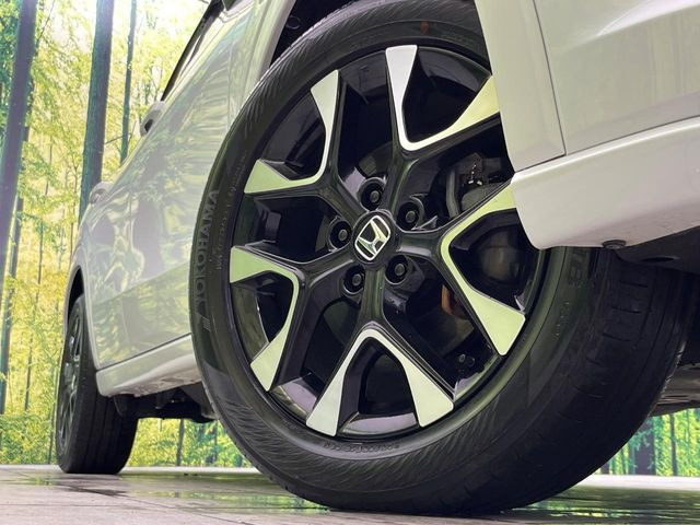 �y����18�C���`�A���~�z�C�[���z�O�ςɃ}�b�`���������A���~�z�C�[���𑕒����Ă���܂��B�e��ЊO�A���~�z�C�[����A�X�^�b�h���X�^�C�����戵�����Ă���܂��B���񂲑��k����������