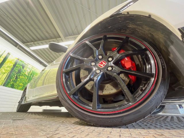 �y����20�C���`�A���~�z�C�[���z�O�ςɃ}�b�`���������A���~�z�C�[���𑕒����Ă���܂��B�e��ЊO�A���~�z�C�[����A�X�^�b�h���X�^�C�����戵�����Ă���܂��B���񂲑��k����������