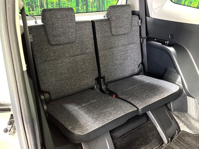 3列目シートはもちろん状態良好☆大人でもゆったりと座って頂けますので、大人数でのお出かけもラクラクです♪ご家族で、気の知れた仲間で、ドライブに行くのが楽しみですね♪