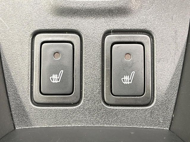 【シートヒーター】寒い日に重宝するシートヒーター!エアコンより早く温まってくれるので寒がりの人も安心ですね♪エアコンの温風は乾燥するから苦手、という方にもをおすすめです。