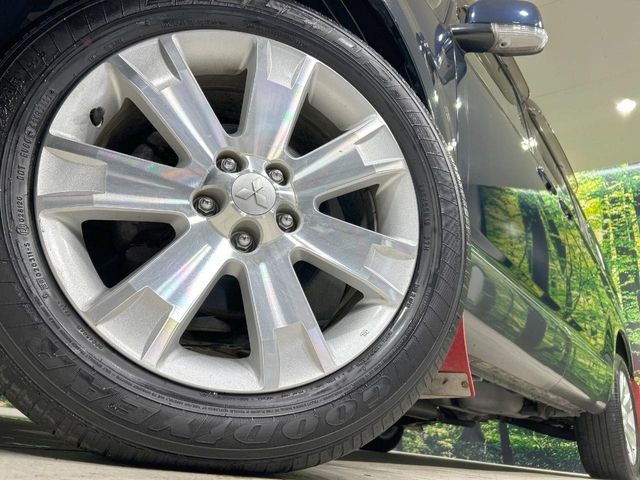 �y����18�C���`�A���~�z�C�[���z�O�ςɃ}�b�`���������A���~�z�C�[���𑕒����Ă���܂��B�e��ЊO�A���~�z�C�[����A�X�^�b�h���X�^�C�����戵�����Ă���܂��B���񂲑��k����������