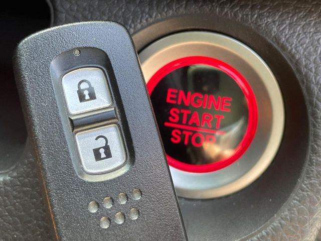 �yHonda�X�}�[�g�L�[�z�J�o����|�P�b�g�ɓ��ꂽ�܂܂ł��h�A�̎{���E�������\�ȃX�}�[�g�L�[�𑕔��B�G���W���̃I���E�I�t�����J�M�����o���K�v����������Ƃ��Ă��֗��ł���