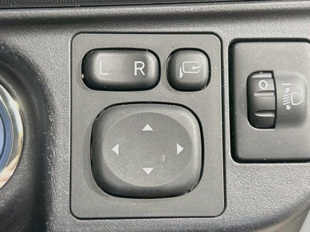 �y�d���i�[�~���[�z�T�C�h�~���[�͓d���i�[���ƂȂ��Ă���A�������ԏ�ł��L�Y�������X�N��}�����܂��B