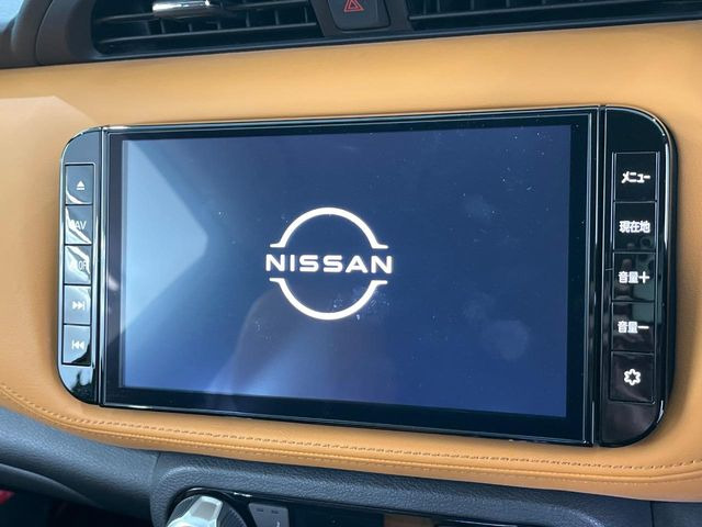 【純正ナビ】人気の純正ナビを装備しております。ナビの使いやすさはもちろん、オーディオ機能も充実!キャンプや旅行はもちろん、通勤や買い物など普段のドライブも楽しくなるはず♪