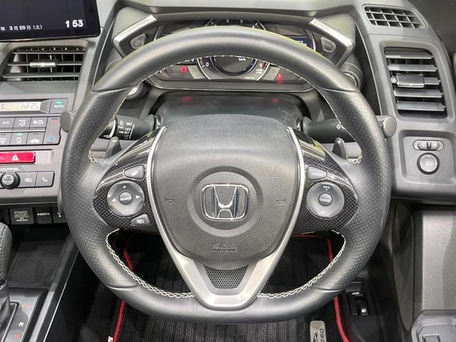 �y�����v�����X�e�A�����O�z�㎿�Ȋv���g�p���邱�ƂŁA��ɂ����������݂ƂĂ��^�]���₷���n���h���ł���