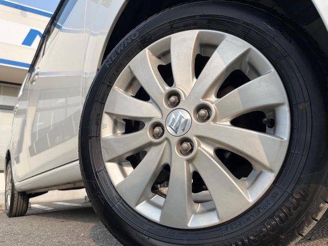 【純正14インチアルミホイール】外観にマッチした純正アルミホイールを装着しております。各種社外アルミホイールや、スタッドレスタイヤも取扱いしております。是非ご相談ください♪