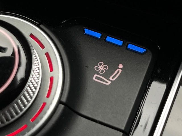 ●シートヒーター&ベンチレーション:冬は冷たく・夏は熱くなりやすいレザーシートのデメリットを軽減してくれます♪季節を問わず快適にお乗りいただけます♪