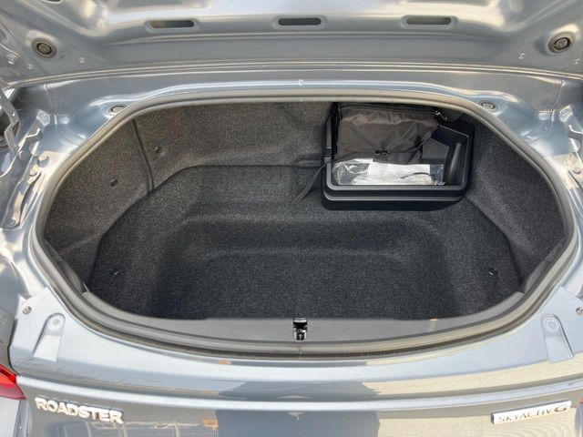 ���i�̂���������ʋ΁A���}���ɏ\���ȉ׎��X�y�[�X���m�ۂ��Ă���܂��B