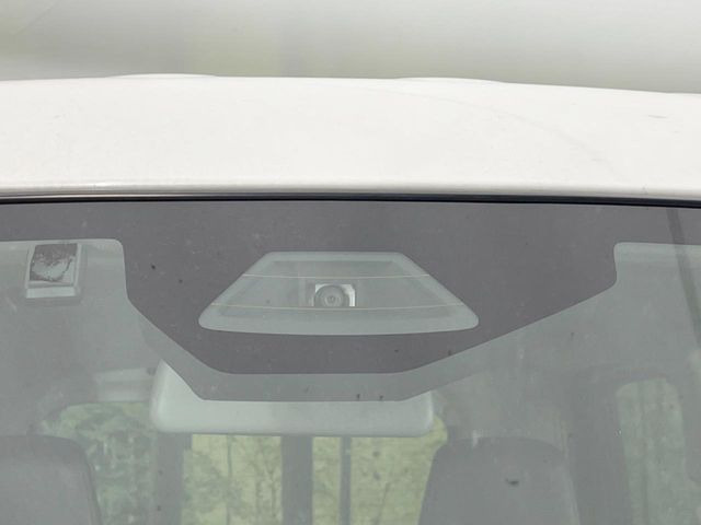 【スズキ セーフティサポート】走行中に前方の車両等を認識し、衝突しそうな時は警報とブレーキで衝突回避と被害軽減をアシスト。より安全にドライブをお楽しみいただけます。