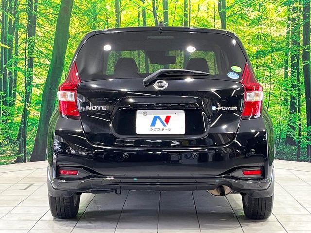 ���S�̍Œ�10�N�E���s�������ۏ�(�L��)�����p�ӁB�ۏؓ��e���[���͂������A�����C���e���A�ɍ��킹���f�U�C���̃X�e�A�����O�́A�^�]�������̂��Ƃ��l���A�^�T�[�r�X���t�т���Ă���܂��̂ł����S�������B