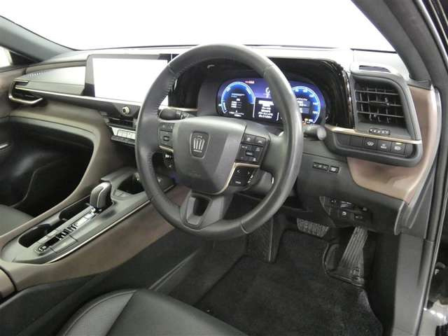 クラウンクロスオーバー2.5 G アドバンスト レザー パッケージ E-Four 4WD