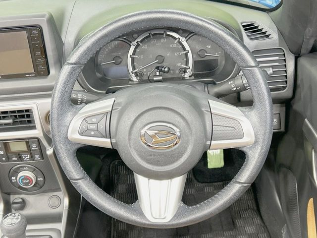 �y�X�e�A�����O�X�C�b�`�z�^�]���A�O������ڐ������炷���ƂȂ��A�I�[�f�B�I���̑��삪�\�ȕ֗��@�\!���S&���K�ȃh���C�u�����o���Ă���܂���