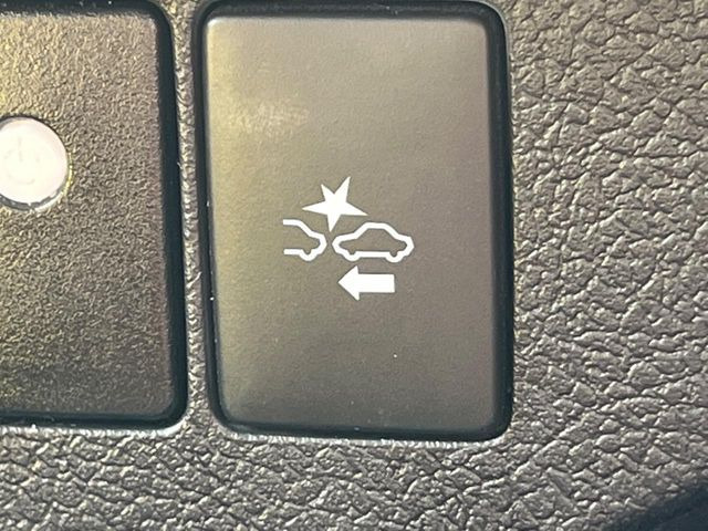 【トヨタセーフティセンス】走行中に前方の車両等を認識し、衝突しそうな時は警報とブレーキで衝突回避と被害軽減をアシスト。より安全にドライブをお楽しみいただけます。
