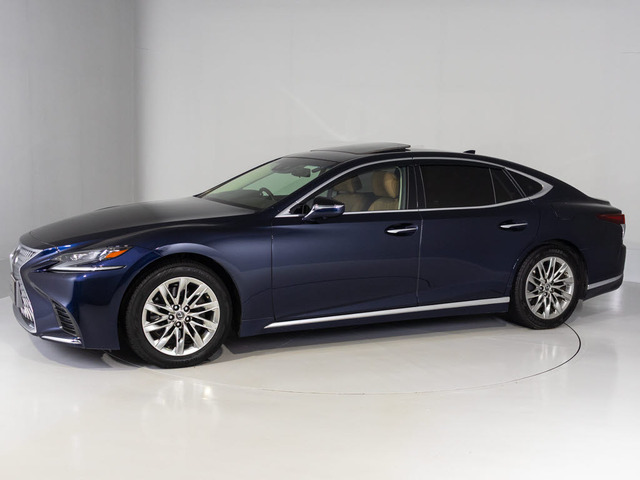 流行りのボディコーティングや社外アルミ取り付けなども承っております!