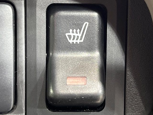 【シートヒーター】寒い日に重宝するシートヒーター!エアコンより早く温まってくれるので寒がりの人も安心ですね♪エアコンの温風は乾燥するから苦手、という方にもをおすすめです。