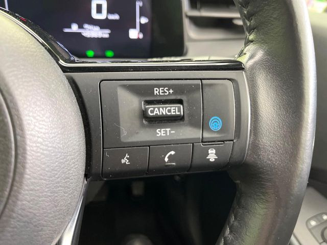 【プロパイロット】高速道路での長距離走行が楽に!!渋滞時と巡回走行のシーンで、アクセル・ブレーキ・ステアリングを自動で制御し、長距離運転の負担を軽減してくれます♪