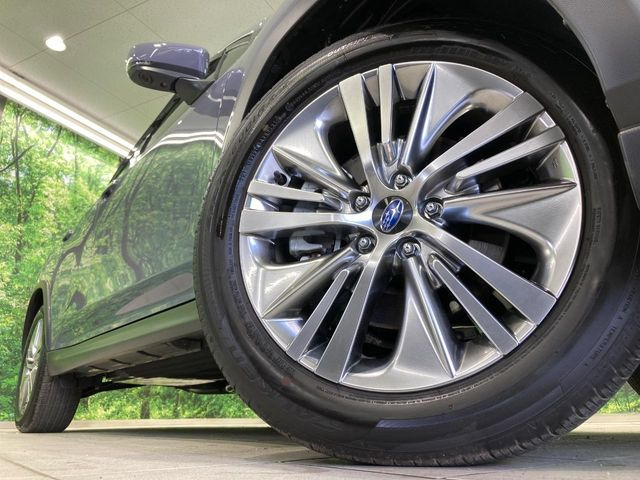 【純正18インチアルミホイール】外観にマッチした純正アルミホイールを装着しております。各種社外アルミホイールや、スタッドレスタイヤも取扱いしております。是非ご相談ください♪