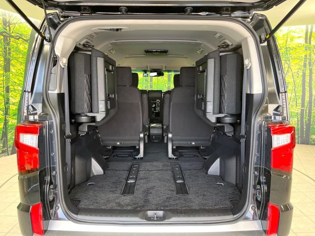 ���i�̂���������ʋ΁A���}���ɏ\���ȉ׎��X�y�[�X���m�ۂ��Ă���܂��B�Z�J���h�V�[�g��|���ƁA�傫�ȉו��̐ύڂ��\�ł���