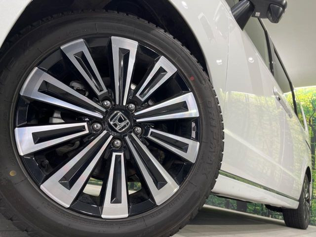 �y����17�C���`�A���~�z�C�[���z�O�ςɃ}�b�`���������A���~�z�C�[���𑕒����Ă���܂��B�e��ЊO�A���~�z�C�[����A�X�^�b�h���X�^�C�����戵�����Ă���܂��B���񂲑��k����������