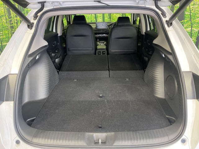 ���i�̂���������ʋ΁A���}���ɏ\���ȉ׎��X�y�[�X���m�ۂ��Ă���܂��B�Z�J���h�V�[�g��|���ƁA�傫�ȉו��̐ύڂ��\�ł���